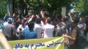 ویدیوی تجمع اعتراضی غارت‌شدگان در تهران با شعار