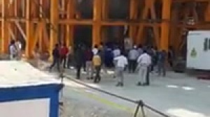 تجمع کارگران در بندر کنگان بخاطر ۶ ماه حقوق معوقه