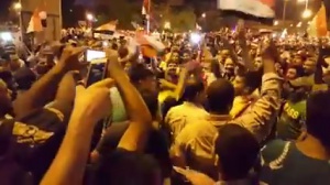 ویدئو- تظاهر کنندگان عراقی خواستار خروج ایران از عراق شدند وروحانیون را دزد وغارتگر خواندند