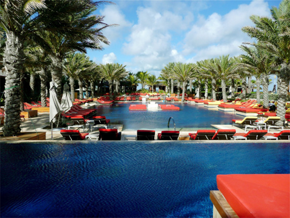 جنجال بر سر پوشیدن بورکینی در فرانسه همچنان ادامه دارد جنجال بر سر پوشیدن بورکینی در فرانسه همچنان ادامه دارد