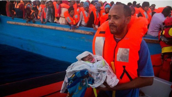 نجات چند هزار مهاجر در آب های مدیترانه نجات چند هزار مهاجر در آب های مدیترانه