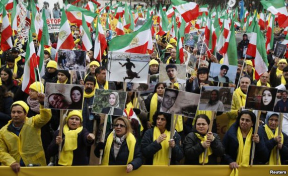 عکسهای اعتراضي اپوزسیون ایرانی به حضور حسن روحانی در سازمان ملل عکسهای اعتراضي اپوزسیون ایرانی به حضور حسن روحانی در سازمان ملل
