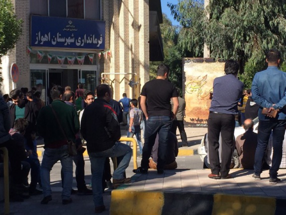 تجمع دستفروشان اهواز،مقابل استانداری تجمع دستفروشان اهواز،مقابل استانداری