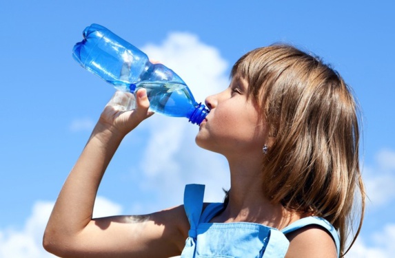 محققان می گویند؛ نوشیدن بیش از اندازه آب می تواند مرگبار باشد