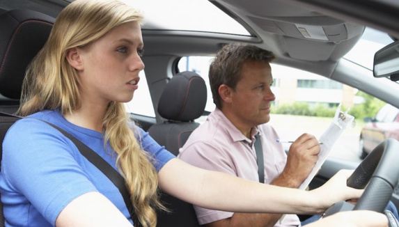 خانمها هنگام رانندگی عصبانیتر از مردان هستند! خانمها هنگام رانندگی عصبانیتر از مردان هستند!