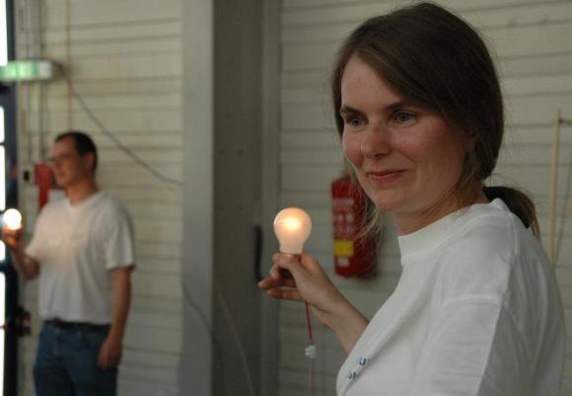 چگونه از الکتریسیته ساکن در بدن رها شویم؟ چگونه از الکتریسیته ساکن در بدن رها شویم؟