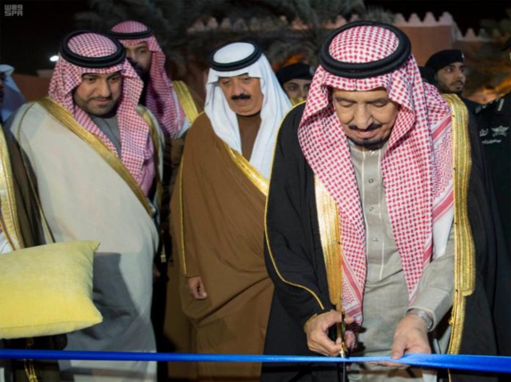 خادم حرمین شریفین سی و یکمین جشنواره میراث فرهنگی «جنادریه» را افتتاح کرد خادم حرمین شریفین سی و یکمین جشنواره میراث فرهنگی «جنادریه» را افتتاح کرد