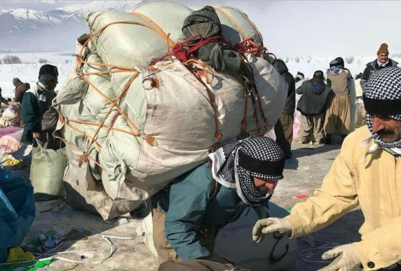 کشتار 5 کولبر کورد توسط سپاه پاسداران و مماشات خبری رسانههای فارسی زبان با رژیم تهران کشتار 5 کولبر کورد توسط سپاه پاسداران و مماشات خبری رسانههای فارسی زبان با رژیم تهران