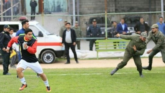 پایان بازی فوتبال نیمه تمام به دلیل درگیری میان هواداران شهرآورد مازندران پایان بازی فوتبال نیمه تمام به دلیل درگیری میان هواداران شهرآورد مازندران