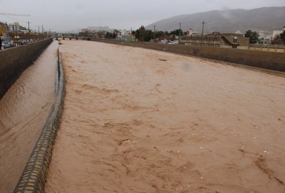 طغیان آب دریا در استان بوشهر یک کشته، 5 مفقود و بیش از 20 مجروح بجا گذاشت طغیان آب دریا در استان بوشهر یک کشته، 5 مفقود و بیش از 20 مجروح بجا گذاشت