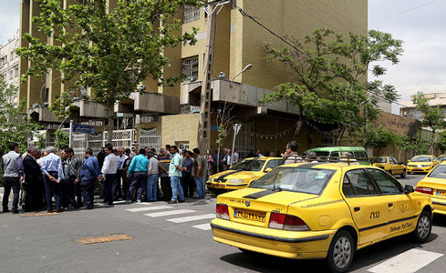 اعتراضات رانندگان تاکسی تلفنی در تهران اعتراضات رانندگان تاکسی تلفنی در تهران