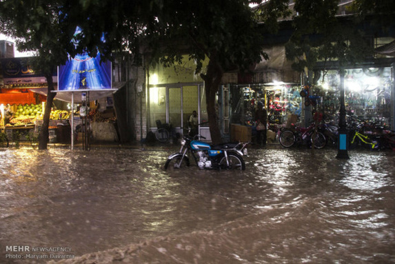 تصاویری از سیل و طوفان در چندین استان ایران تصاویری از سیل و طوفان در چندین استان ایران