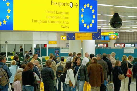 کاهش 50 درصدی مهاجرت به انگلیس کاهش 50 درصدی مهاجرت به انگلیس