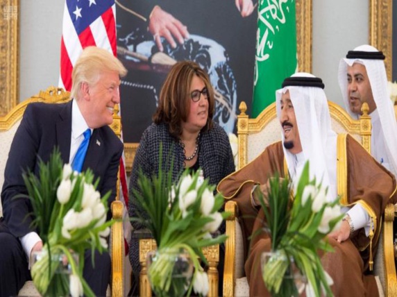 تصاویری از مراسم استقبال ملک سلمان از دونالد ترامپ تصاویری از مراسم استقبال ملک سلمان از دونالد ترامپ