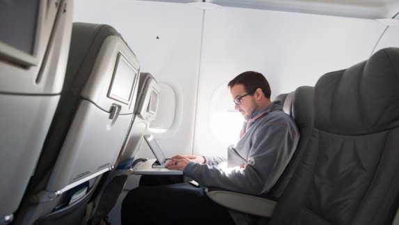 تصمیم تازه آمریکا به منع ورود لپ تاپ در هواپیما