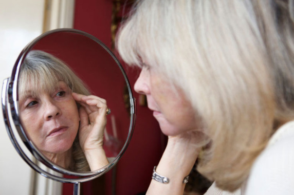 با این مواد خوراکی خوشمزه پوستتان را جوان و شاداب کنید با این مواد خوراکی خوشمزه پوستتان را جوان و شاداب کنید