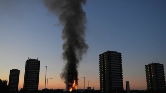 آتشسوزی در برج 27 طبقه در لندن + تصاویر آتشسوزی در برج 27 طبقه در لندن + تصاویر