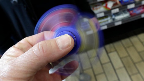 آشنایی با فیجت اسپینرها و رازهای محبوب شدن آنها آشنایی با فیجت اسپینرها و رازهای محبوب شدن آنها