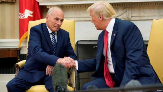 ژنرال جان کلی به عنوان رئیس جدید کارکنان کاخ سفید سوگند یاد کرد ژنرال جان کلی به عنوان رئیس جدید کارکنان کاخ سفید سوگند یاد کرد