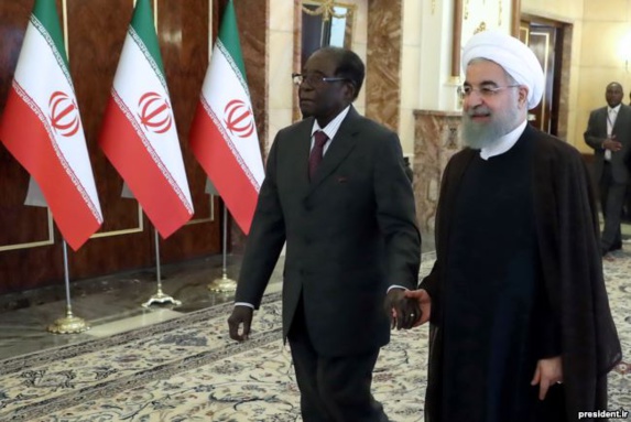 مولوی عبدالحمید زیر سایه رابرت موگابه مولوی عبدالحمید زیر سایه رابرت موگابه