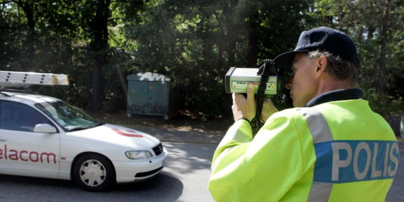 اداره حمل و نقل در سوئد: از این پس،گواهینامه سالمندان با سختگیری بیشتر کنترل میشود  اداره حمل و نقل در سوئد: از این پس،گواهینامه سالمندان با سختگیری بیشتر کنترل میشود