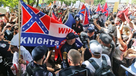 واکنش ترامپ به تنشها در ویرجینیا: نمایش نفرت، نژاد پرستی و خشونت محکوم است واکنش ترامپ به تنشها در ویرجینیا: نمایش نفرت، نژاد پرستی و خشونت محکوم است