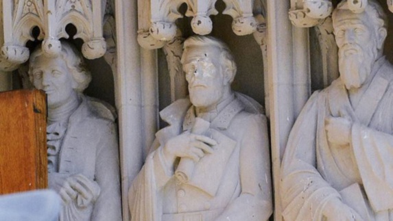 دانشگاه دوک کارولینای جنوبی مجسمه جنجالی را برداشت دانشگاه دوک کارولینای جنوبی مجسمه جنجالی را برداشت