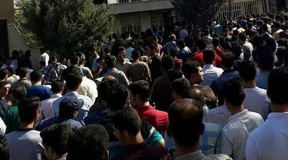 مقاومت و استواری مردم کورد در اعتراض به کشتار کولبران به روایت تصویر مقاومت و استواری مردم کورد در اعتراض به کشتار کولبران به روایت تصویر