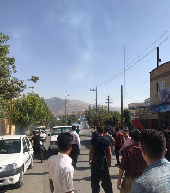 مقاومت و استواری مردم کورد در اعتراض به کشتار کولبران به روایت تصویر مقاومت و استواری مردم کورد در اعتراض به کشتار کولبران به روایت تصویر