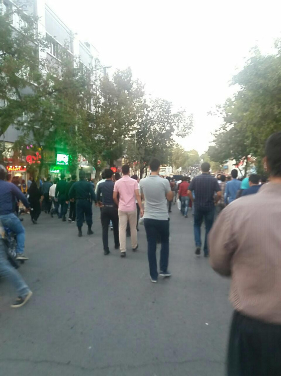 مقاومت و استواری مردم کورد در اعتراض به کشتار کولبران به روایت تصویر مقاومت و استواری مردم کورد در اعتراض به کشتار کولبران به روایت تصویر