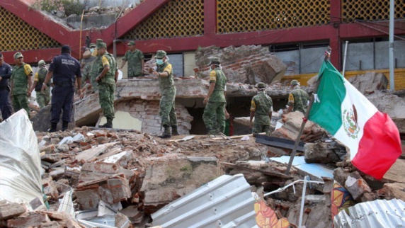 وقوع زلزله در مکزیک ده ها کشته و زخمی برجای گذاشت + تصویر وقوع زلزله در مکزیک ده ها کشته و زخمی برجای گذاشت + تصویر