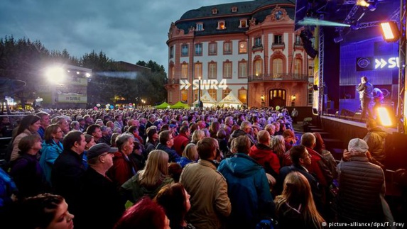 وحدت دو آلمان آز آغاز تا کنون به روایت تصویر وحدت دو آلمان آز آغاز تا کنون به روایت تصویر