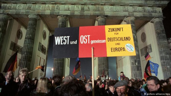 وحدت دو آلمان آز آغاز تا کنون به روایت تصویر وحدت دو آلمان آز آغاز تا کنون به روایت تصویر