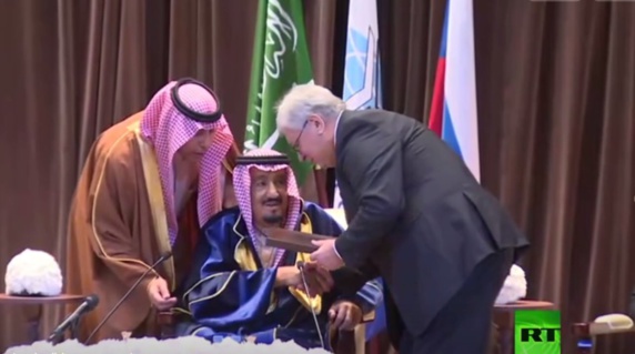 اعطای دکترای افتخاری به ملک سلمان در مسکو + تصویر اعطای دکترای افتخاری به ملک سلمان در مسکو + تصویر