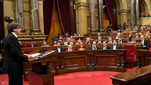 رئیس اقلیم کاتالونیا خواستار تعلیق اعلام استقلال از اسپانیا شد