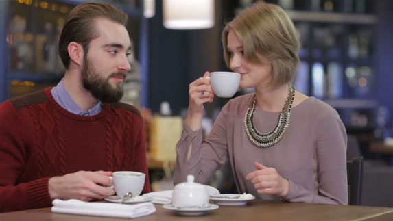 مصرف قهوه به مقدار 3 تا 4 فنجان در روز مفید است  مصرف قهوه به مقدار 3 تا 4 فنجان در روز مفید است