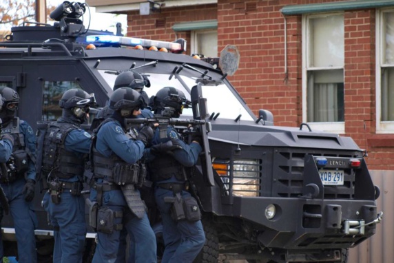 بازداشت مردی که قصد تیراندازی به مردم در میدان ملبورن را داشت بازداشت مردی که قصد تیراندازی به مردم در میدان ملبورن را داشت