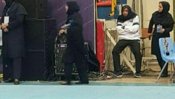 روسری برای مربی مرد تیم زنان تایلند در مسابقات گرگان + عکس روسری برای مربی مرد تیم زنان تایلند در مسابقات گرگان + عکس