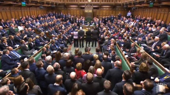 شکست دولت ترزا می با تصویب متمم برگزیت در پارلمان بریتانیا