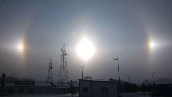 پدیده «ظهور سه خورشید» در آسمان چین+ تصاویر پدیده «ظهور سه خورشید» در آسمان چین+ تصاویر