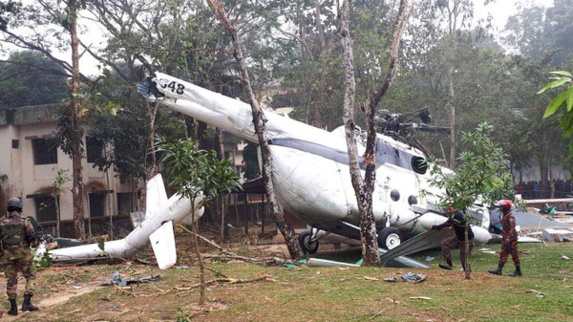 رئیس ستاد مشترک ارتش کویت از سانحه انهدام هلیکوپتر حاملش جان سالم به در برد رئیس ستاد مشترک ارتش کویت از سانحه انهدام هلیکوپتر حاملش جان سالم به در برد