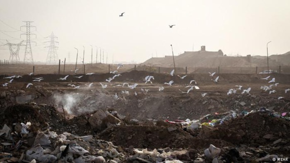 کوهی از زباله در قسمتی از شهر اهواز