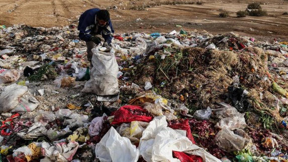 کوهی از زباله در قسمتی از شهر اهواز
