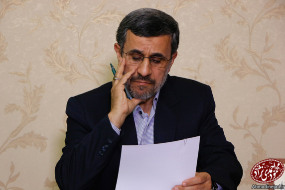 هشدار احمدینژاد به خامنهای نسبت به خطر براندازی نظام "جمهوری اسلامی" هشدار احمدینژاد به خامنهای نسبت به خطر براندازی نظام "جمهوری اسلامی"