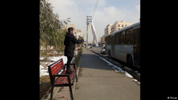 تصاویر تکثیر "دختر خیابان انقلاب" در شهرهای مختلف ایران تصاویر تکثیر "دختر خیابان انقلاب" در شهرهای مختلف ایران