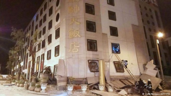 دست‌کم پنج کشته و صدها مجروح در پی زمین‌لرزه‌ای در تایوان