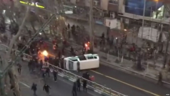 ترامپ باید صدا و سیما، فارس، تسنیم و ایرنا را تنیبه و تحریم کند: بنیاد دفاع از دمواکرسیها ترامپ باید صدا و سیما، فارس، تسنیم و ایرنا را تنیبه و تحریم کند: بنیاد دفاع از دمواکرسیها