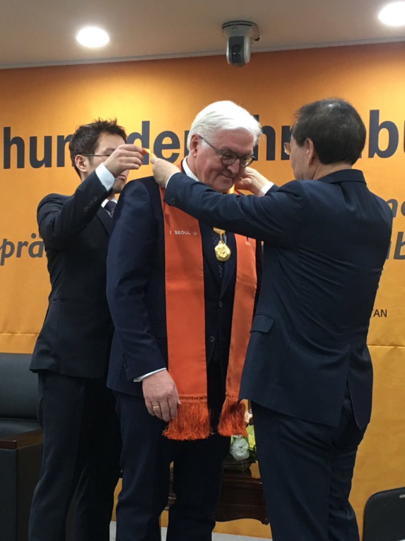 نخستین مدال طلای پیونگ چانگ نصیب رئیس جمهور آلمان شد نخستین مدال طلای پیونگ چانگ نصیب رئیس جمهور آلمان شد