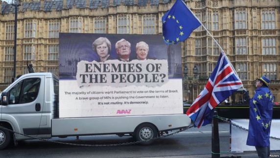 اقدام اعتراضی مخالفان خروج بریتانیا از اتحادیه اروپا اقدام اعتراضی مخالفان خروج بریتانیا از اتحادیه اروپا