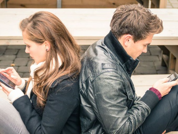 راهکارهای ساده برای کاهش وابستگی به تلفن همراه راهکارهای ساده برای کاهش وابستگی به تلفن همراه